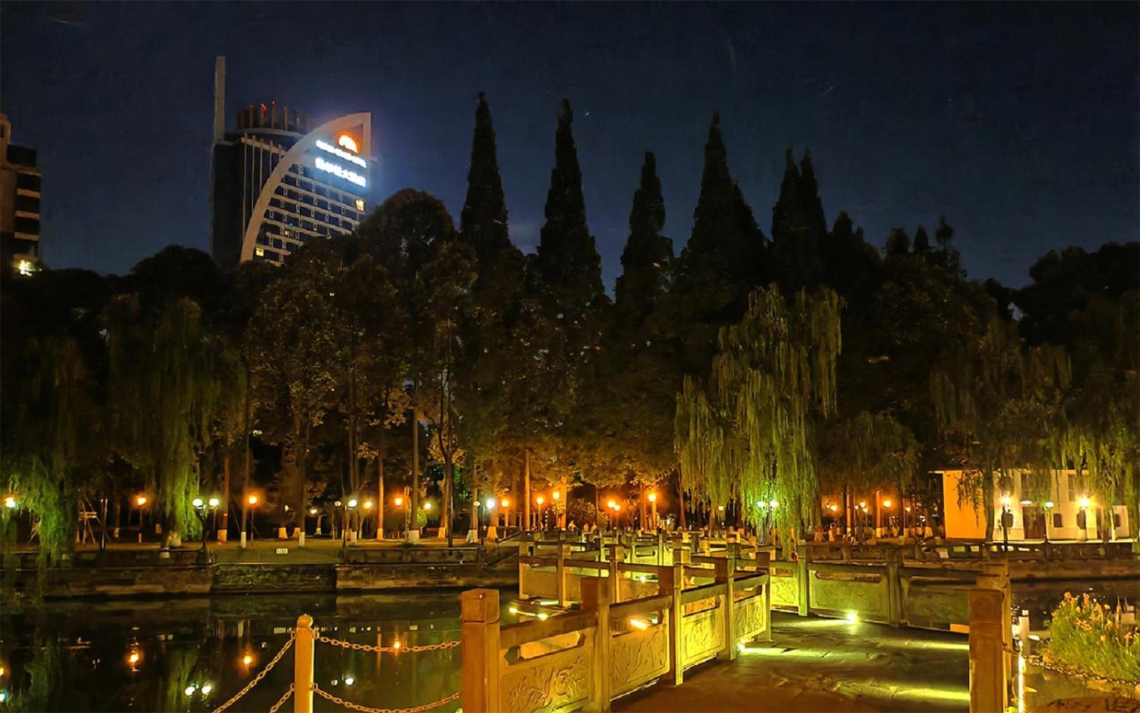 Felton Grand Hotel Chengdu Bagian luar foto